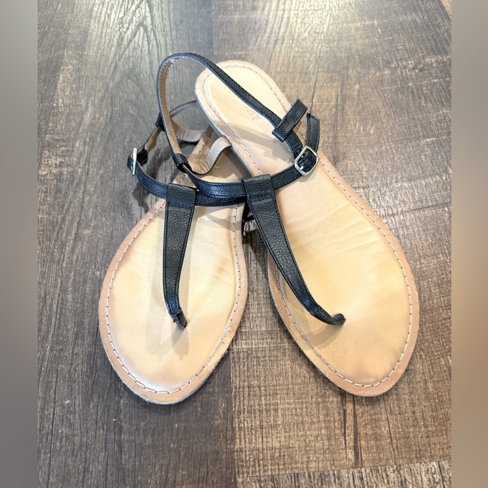 Old Navy Black and Tan Sandals